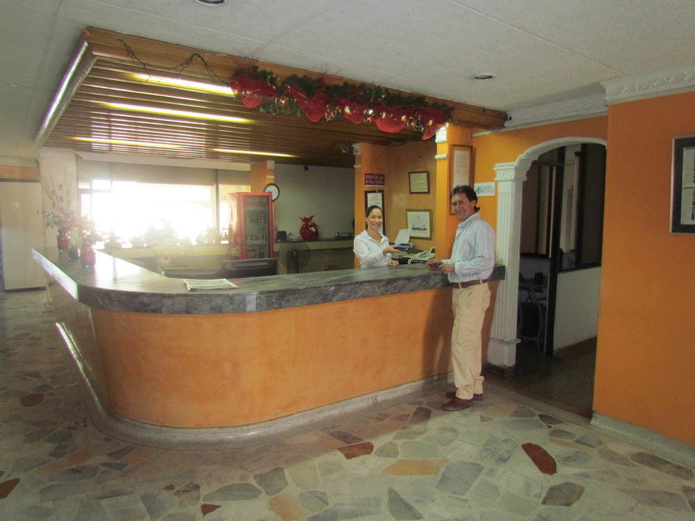 Hotel Dinastia Real Неива Екстериор снимка