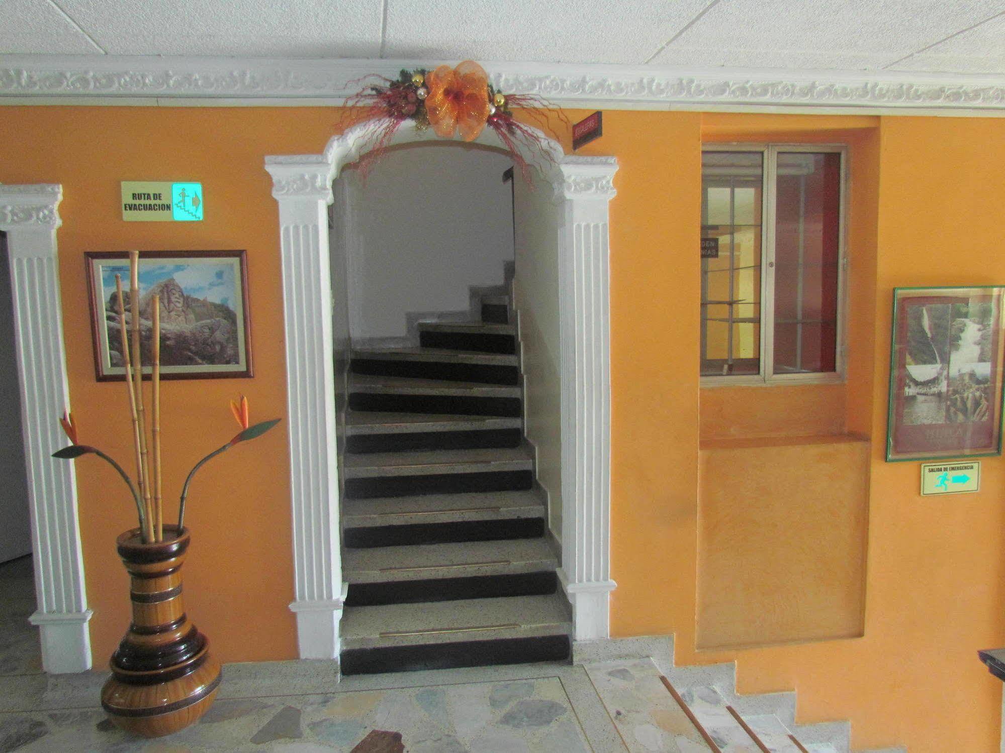 Hotel Dinastia Real Неива Екстериор снимка