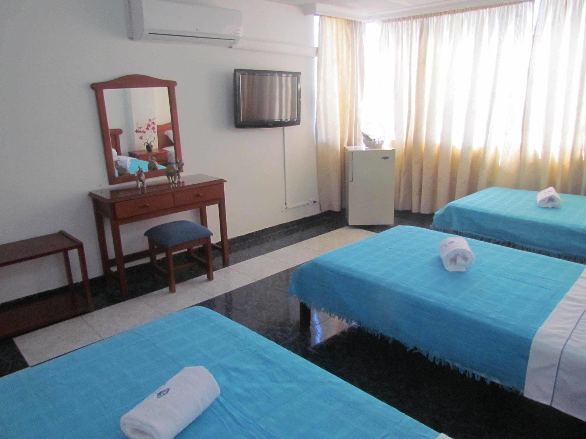 Hotel Dinastia Real Неива Екстериор снимка